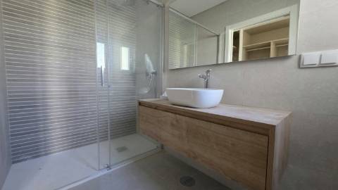 MORADIA T4 TÉRREA NOVA em SANTO ISIDORO