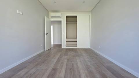 MORADIA T4 TÉRREA NOVA em SANTO ISIDORO