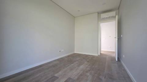 MORADIA T4 TÉRREA NOVA em SANTO ISIDORO