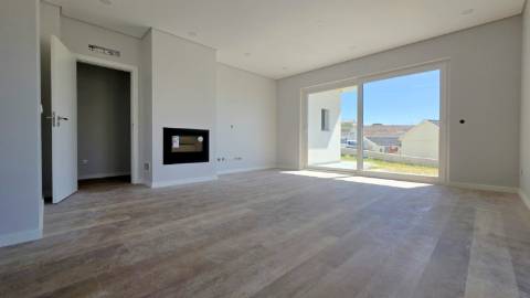 MORADIA T5 TÉRREA NOVA em SANTO ISIDORO