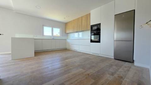 MORADIA T5 TÉRREA NOVA em SANTO ISIDORO