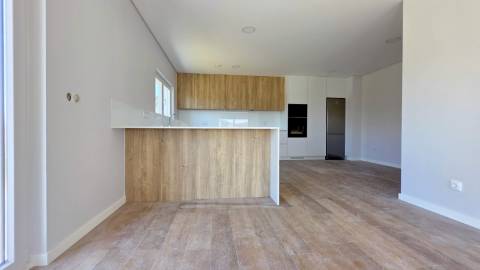 MORADIA T5 TÉRREA NOVA em SANTO ISIDORO