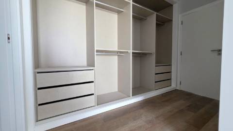 MORADIA T5 TÉRREA NOVA em SANTO ISIDORO