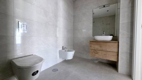 MORADIA T5 TÉRREA NOVA em SANTO ISIDORO