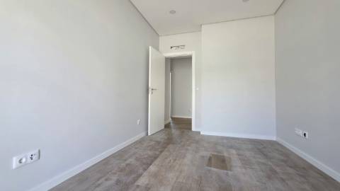 MORADIA T5 TÉRREA NOVA em SANTO ISIDORO