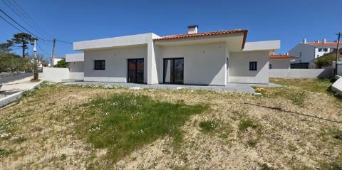 MORADIA T5 TÉRREA NOVA em SANTO ISIDORO