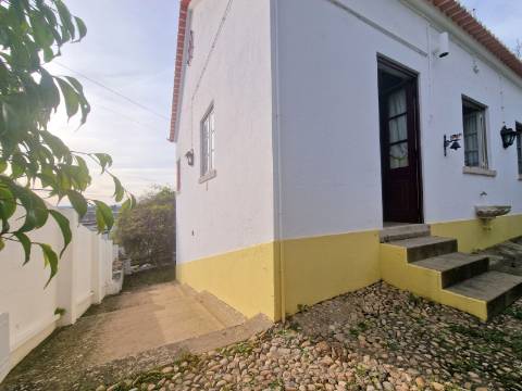 MORADIA T3 com garagem em Vila Nova da Barquinha.