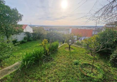 MORADIA T3 com garagem em Vila Nova da Barquinha.