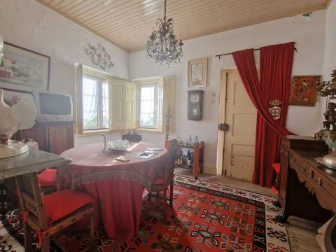 MORADIA T3 com garagem em Vila Nova da Barquinha.