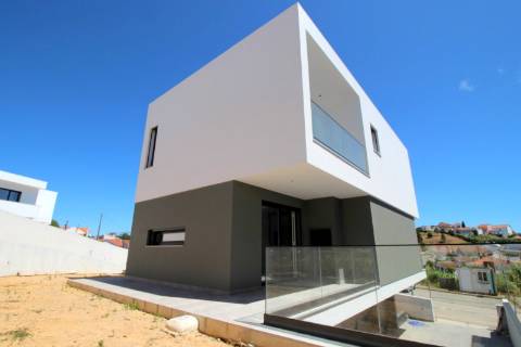 MORADIA T3 NOVA na ERICEIRA