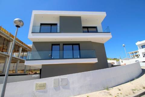 MORADIA T3 NOVA na ERICEIRA