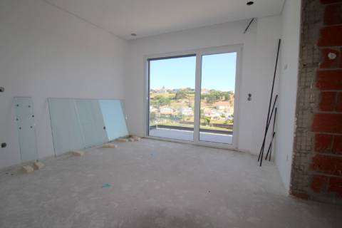 MORADIA T3 NOVA na ERICEIRA