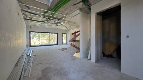 Moradia T3+1 Ericeira com piscina e jardim