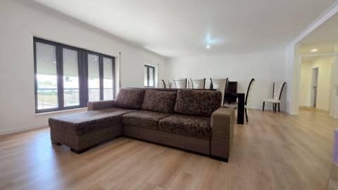 Apartamento T3 com terraço - centro de Mafra