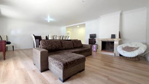 Apartamento T3 com terraço - centro de Mafra