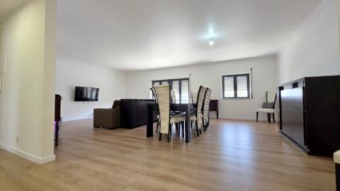 Apartamento T3 com terraço - centro de Mafra