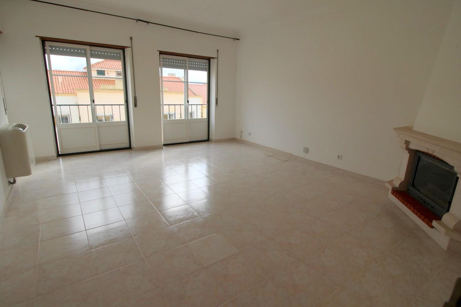 APARTAMENTO T2 USADO para ARRENDAMENTO no CENTRO de MAFRA