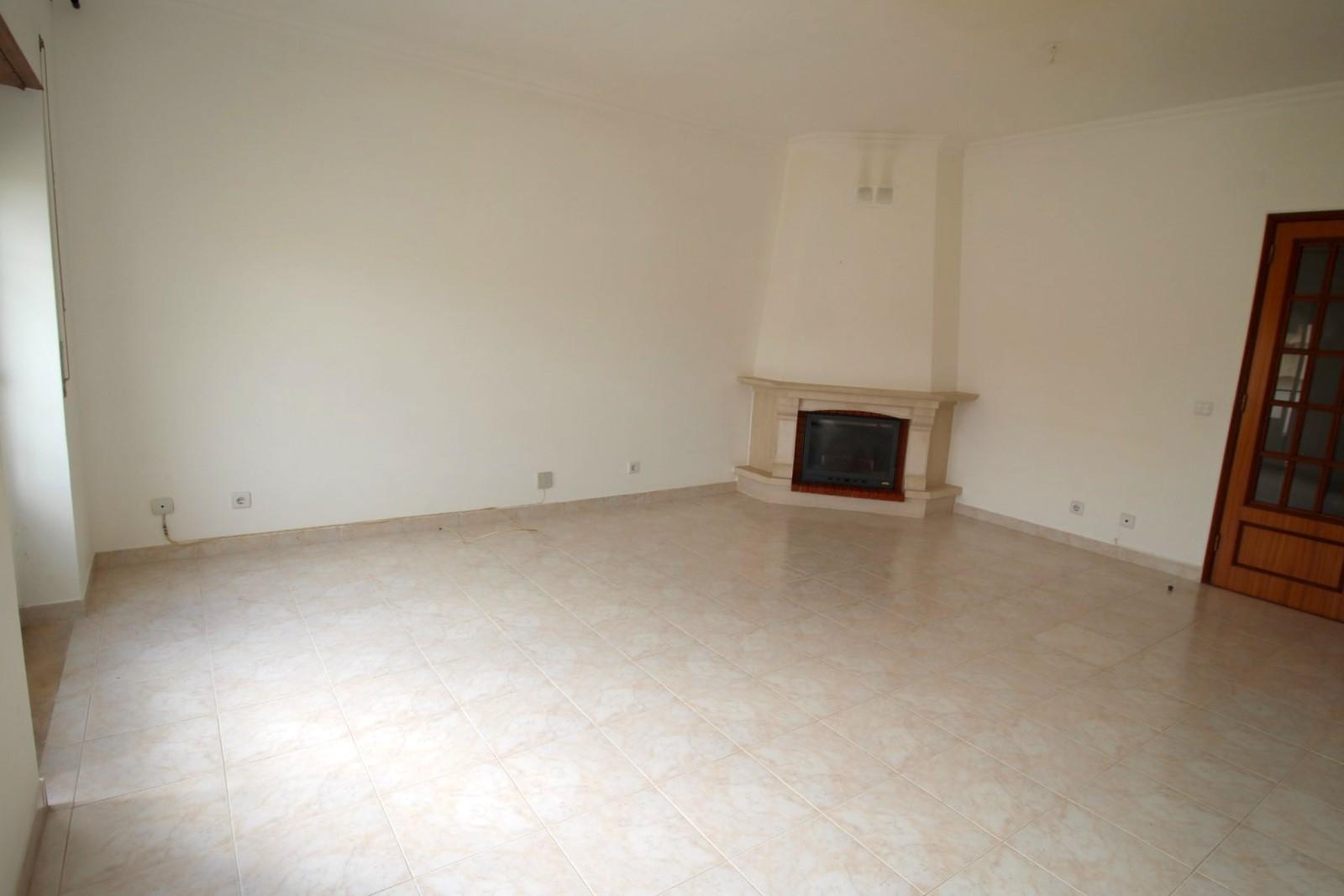 APARTAMENTO T2 USADO para ARRENDAMENTO no CENTRO de MAFRA