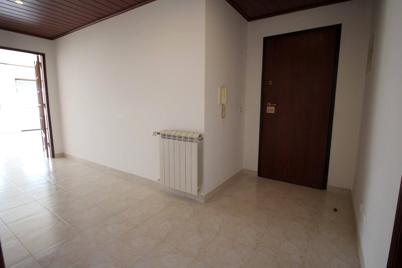 APARTAMENTO T2 USADO para ARRENDAMENTO no CENTRO de MAFRA