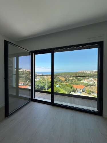 MORADIA GEMINADA T3 COM PISCINA E VISTA DE MAR - ERICEIRA