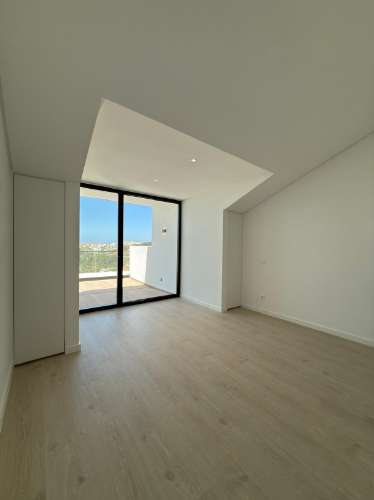 MORADIA GEMINADA T3 COM PISCINA E VISTA DE MAR - ERICEIRA