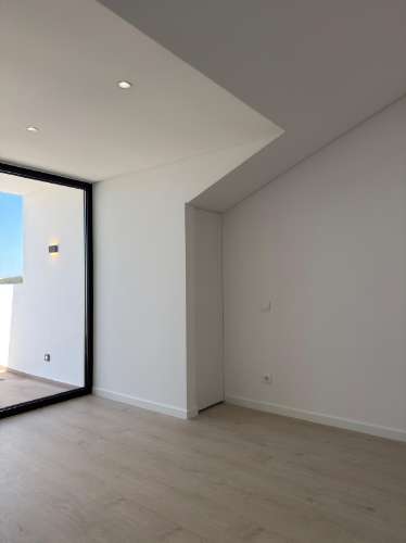 MORADIA GEMINADA T3 COM PISCINA E VISTA DE MAR - ERICEIRA