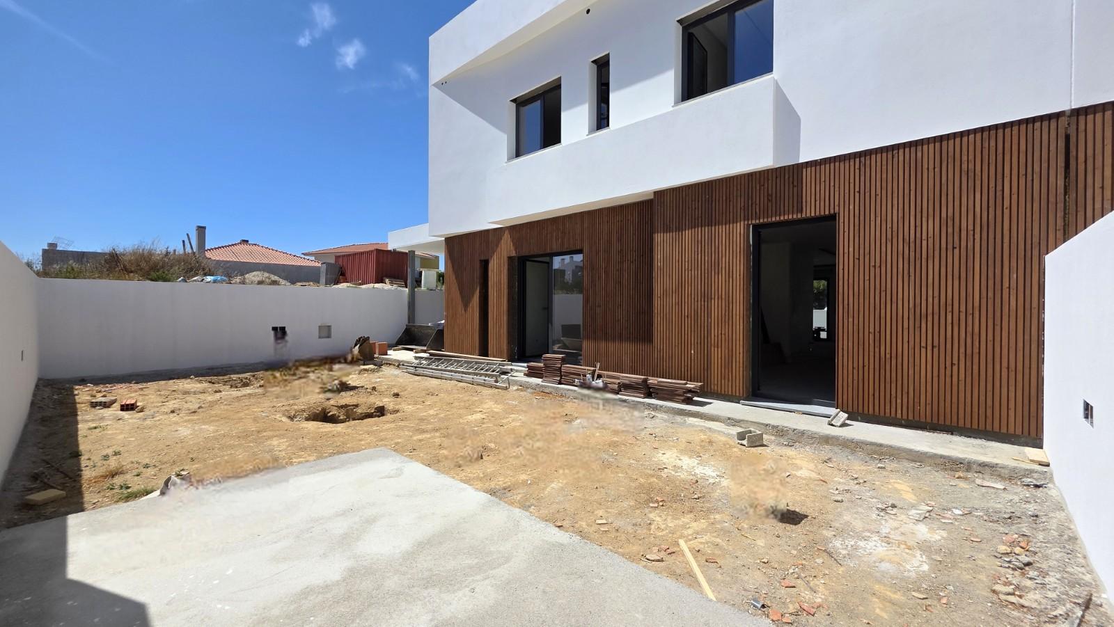 MORADIA GEMINADA T4 NOVA EM MAFRA