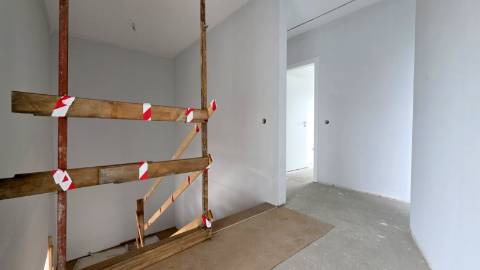 MORADIA T4 GEMINADA NOVA EM MAFRA.