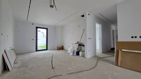 MORADIA T4 GEMINADA NOVA EM MAFRA.