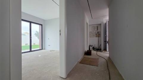 MORADIA T4 GEMINADA NOVA EM MAFRA.