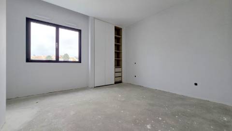 MORADIA T4 GEMINADA NOVA EM MAFRA.