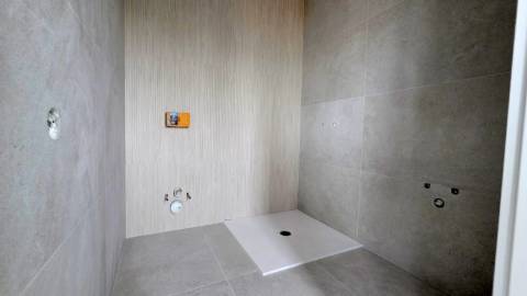 MORADIA T4 GEMINADA NOVA EM MAFRA.