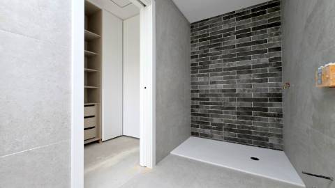 MORADIA T4 GEMINADA NOVA EM MAFRA.