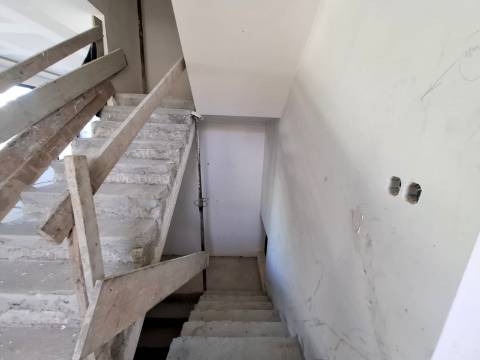 MORADIA T4 GEMINADA NOVA EM MAFRA.