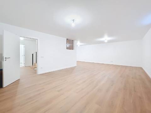 MORADIA T4 NOVA EM MAFRA.