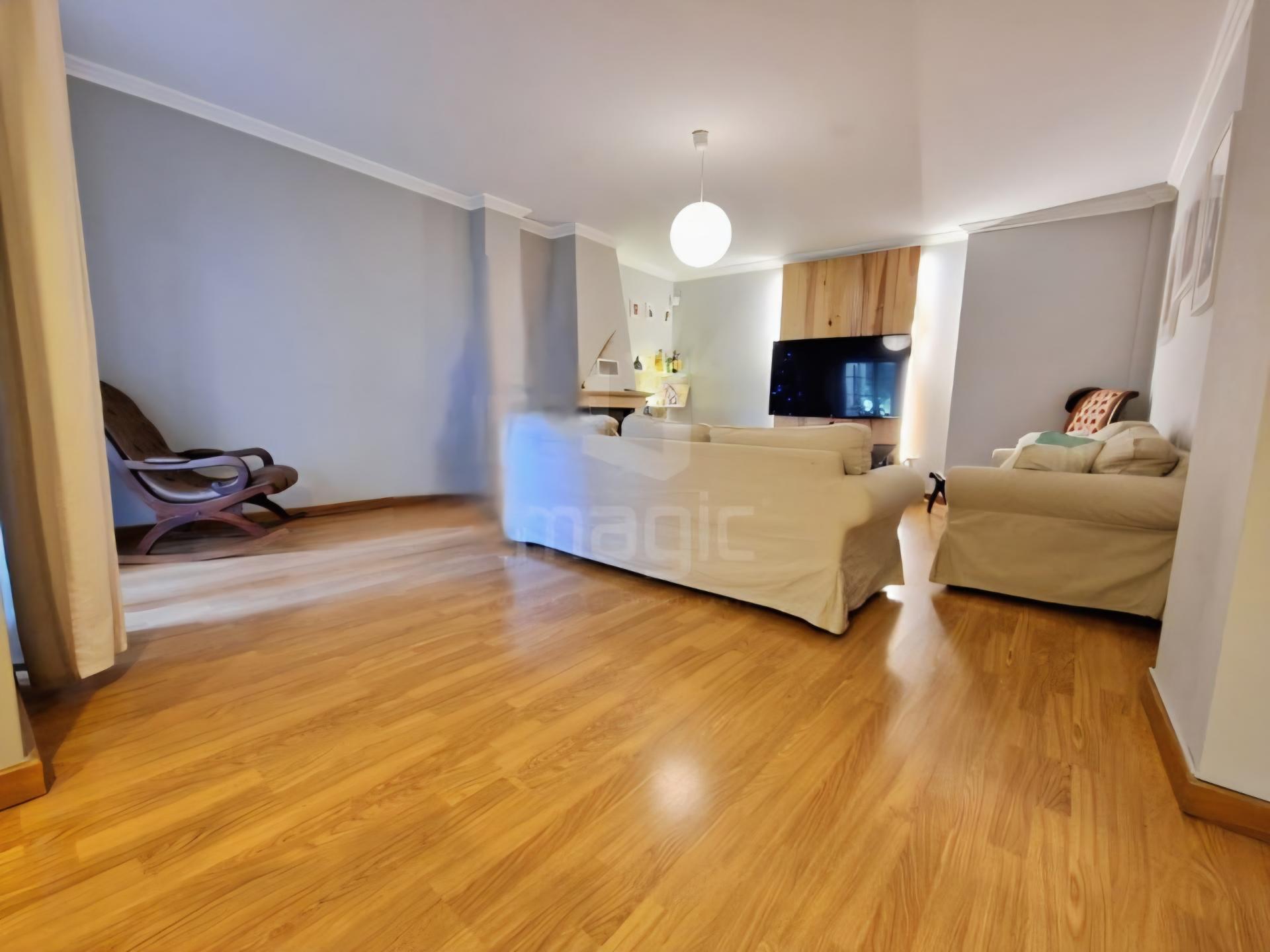 Apartamento T3 duplex, inserido em condomínio fechado com piscina, Malveira