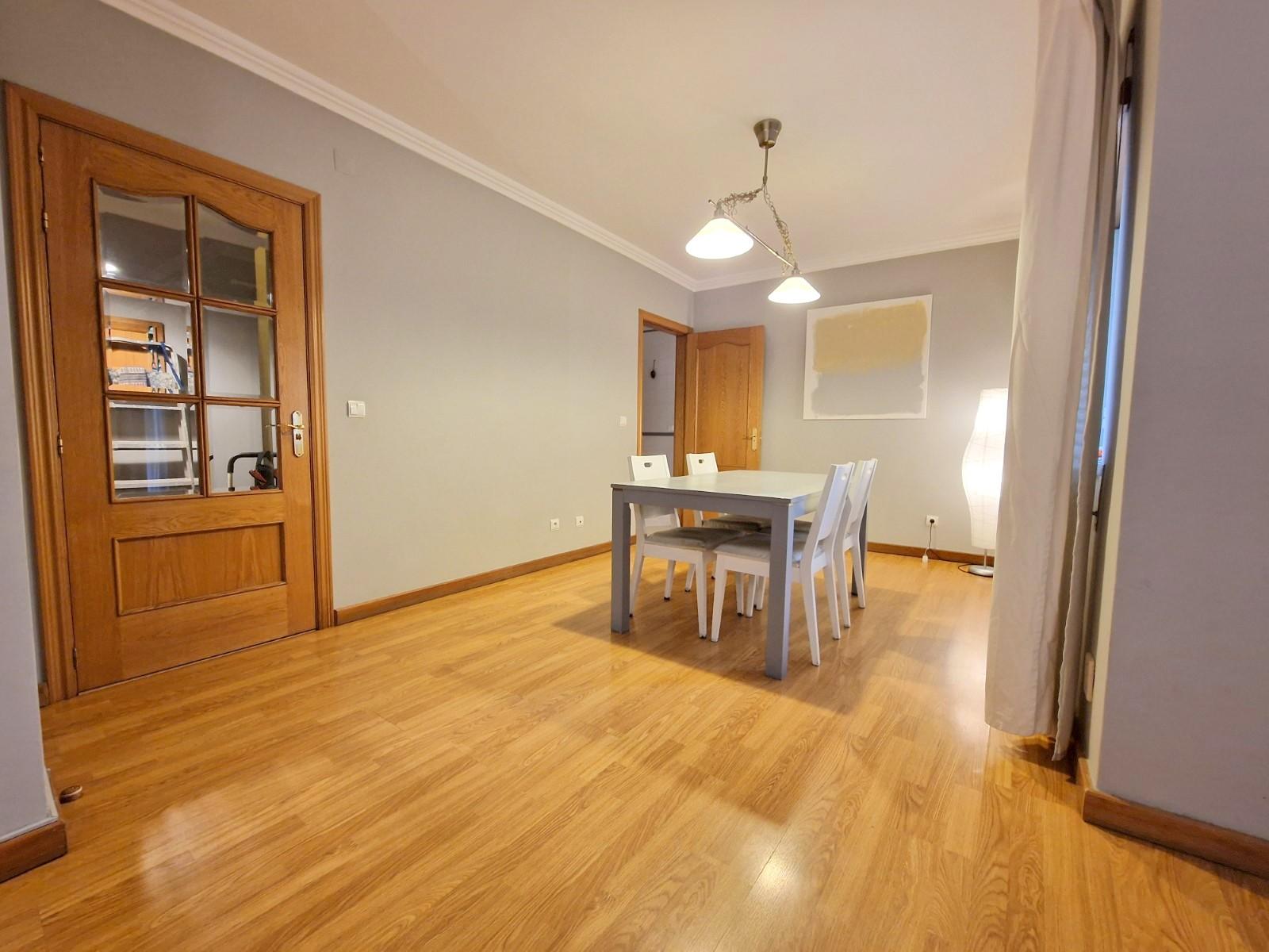 Apartamento T3 duplex, inserido em condomínio fechado com piscina, Malveira