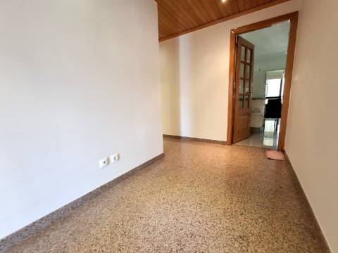 Apartamento T3 usado em Vialonga