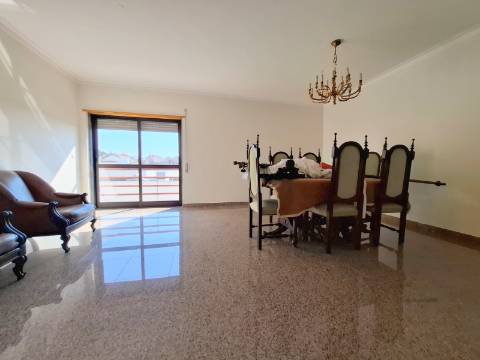 Apartamento T3 usado em Vialonga