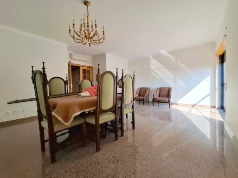 Apartamento T3 usado em Vialonga