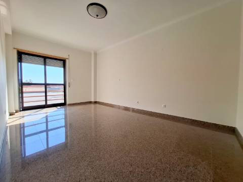 Apartamento T3 usado em Vialonga