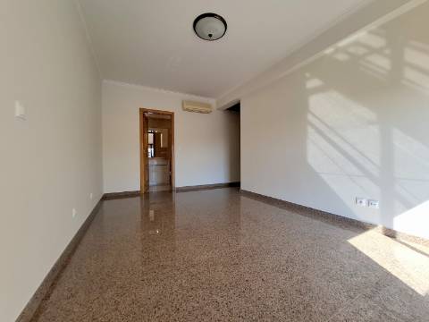 Apartamento T3 usado em Vialonga