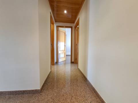 Apartamento T3 usado em Vialonga