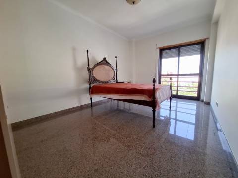 Apartamento T3 usado em Vialonga