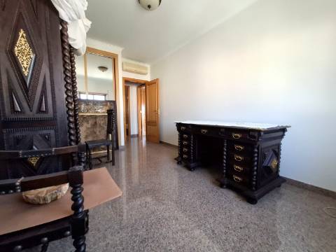 Apartamento T3 usado em Vialonga