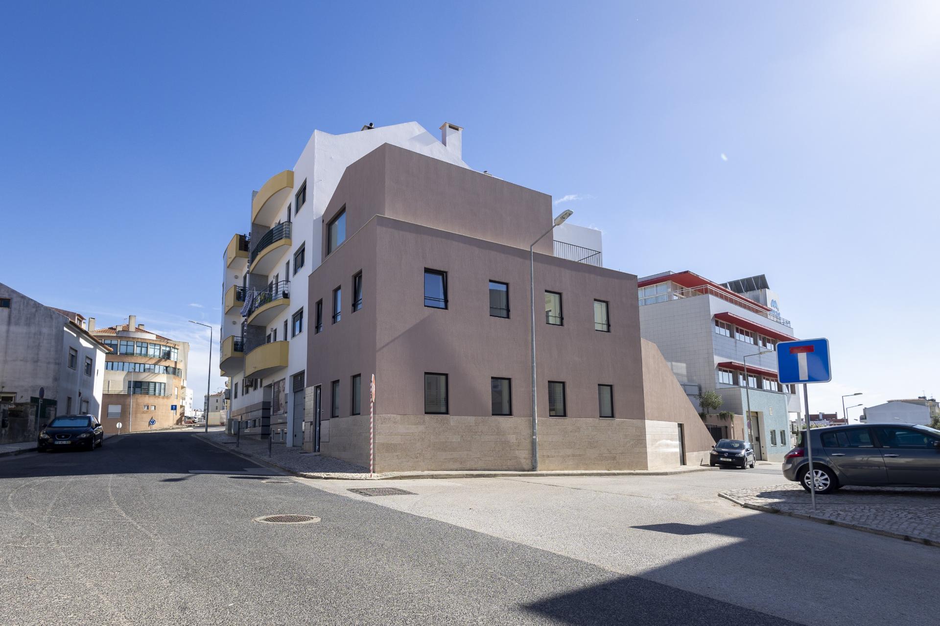 Moradia T3, nova, no centro de Mafra.