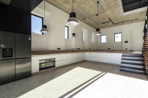 Moradia T3, nova, no centro de Mafra.