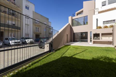 Moradia T3, nova, no centro de Mafra.