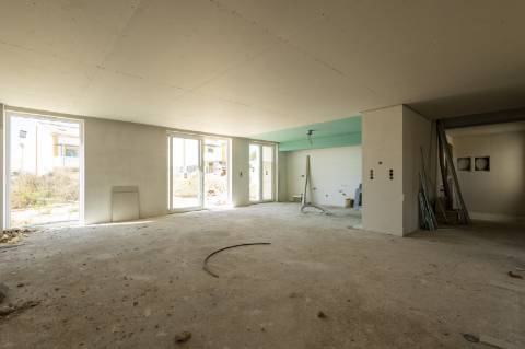 Moradia T4 nova com piscina e de Design moderno, em Mafra.