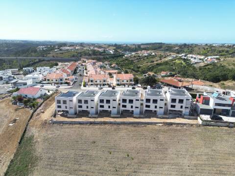 Moradia T4 nova com piscina e de Design moderno, em Mafra.